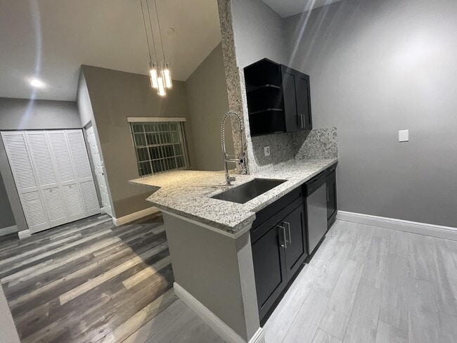 Building Photo - 2820 N Oakland Forest Dr