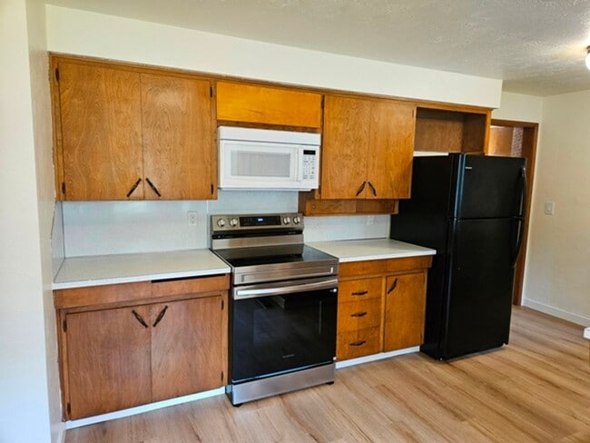 Photo - 3Bd/2Ba Single Story House - For Viewing!