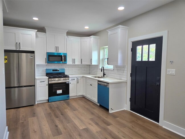 Building Photo - 7830 Woodlyn Rd