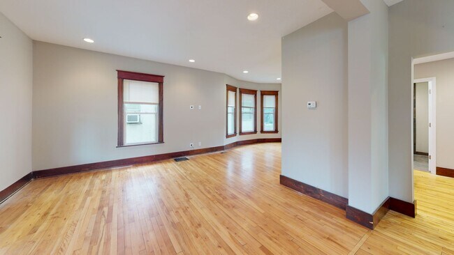 Photo - 4-Bedroom House Close to U of M Campus