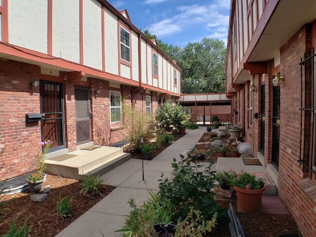 Photo - 1048 Josephine St