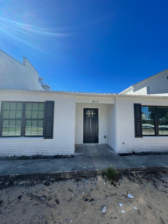 Photo - 51 Yacht Club Dr NE