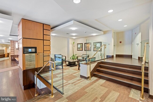 Photo - 307 Yoakum Pkwy Unit 703