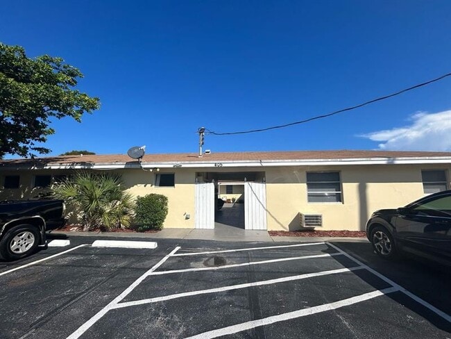 Building Photo - 405 6th Ave S Unit 2