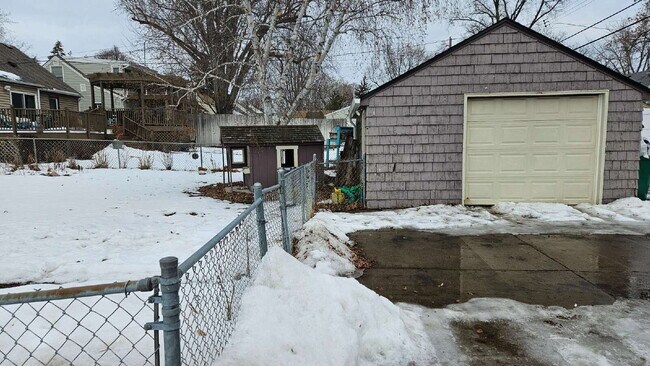 Photo - "Excellent 3-Bedroom Townhouse Retreat in St. Louis Park - 1359 Sq Ft of Comfort!"