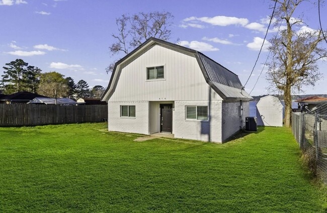 Building Photo - 416 Kickapoo Dr