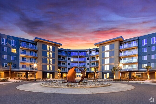 Building Photo - Yacht Harbor Club Rental