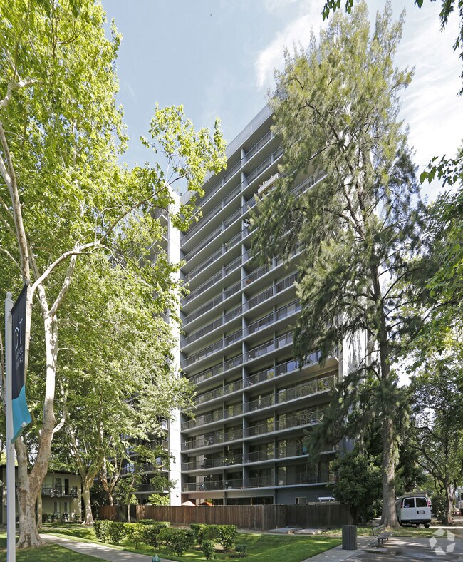 500 N - Bridgeway Towers