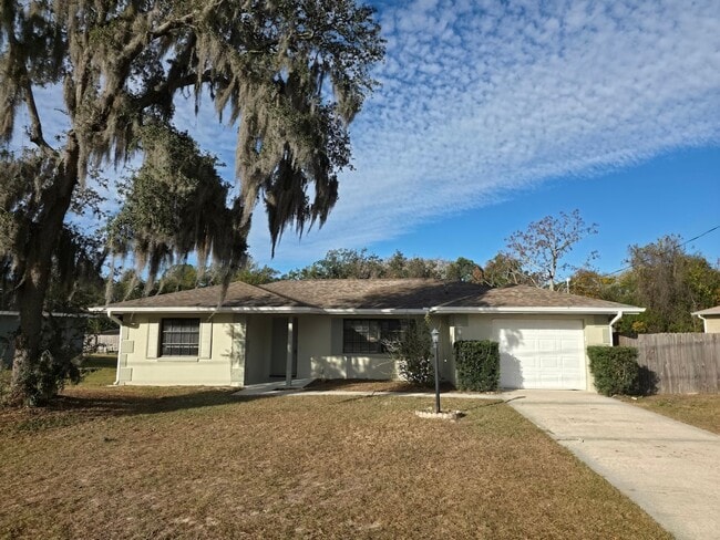 Building Photo - Freshly Updated 2/1 House with Garage in Deltona!