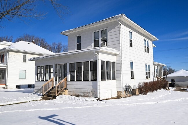 Building Photo - 1830 Superior Ave - Duplex Unit 1830