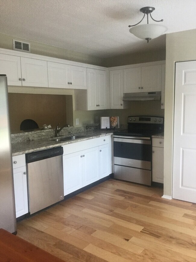 Photo - TOWNHOUSE  IN GREAT  NORTH RALEIGH LOCATIO...