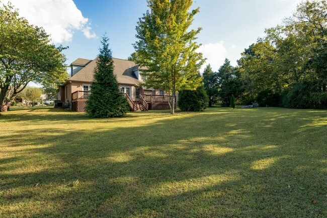 Photo - Super spacious 5 bedroom/3.5 bath home for...