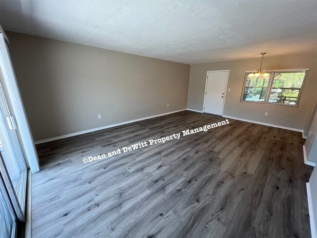 Photo - 1 Bed/1 Bath - Unit 17 Unit 17