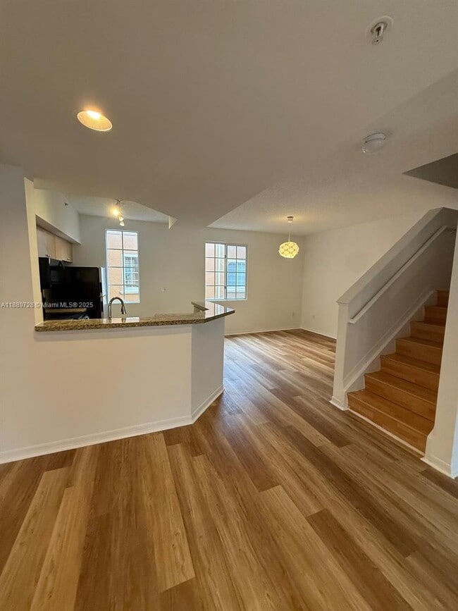 Building Photo - 2941 NE 185th St Unit 1302