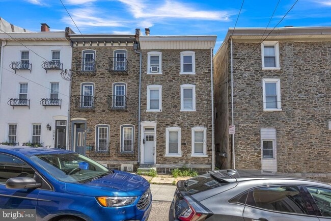 Building Photo - 175 Dupont St Rental