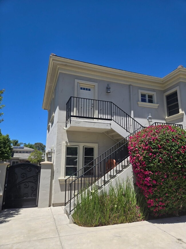 Building Photo - 1850 Kickapoo Ct