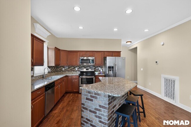 1040 Sharpe Ave