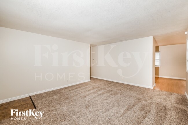 Photo - 322 Deville Pl