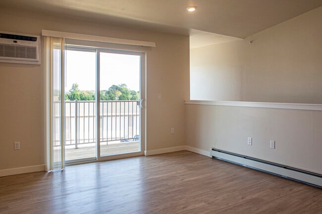 Whispering Oak Apartments