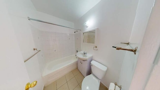 Photo - Danforth Apartments Unit Bachelor + Den