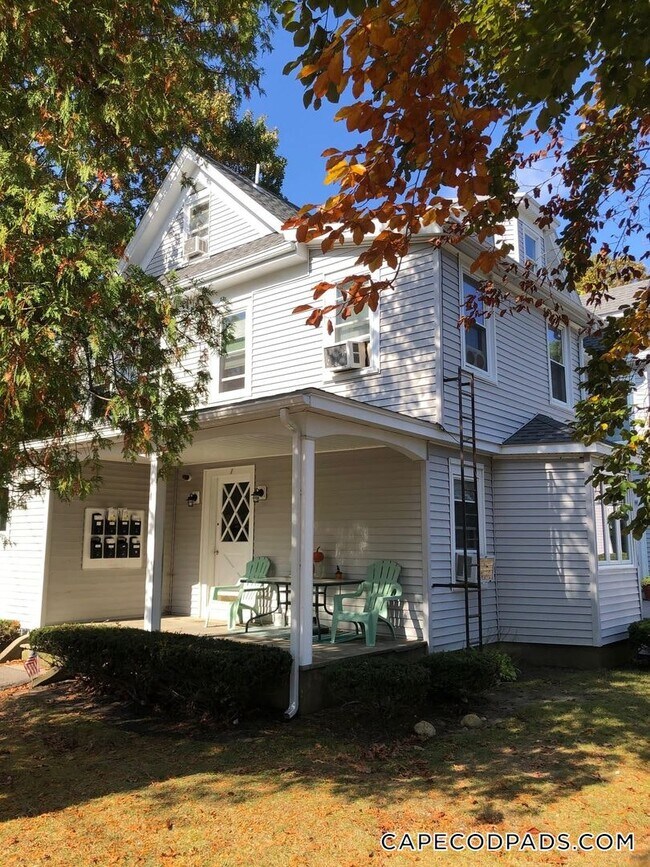 Photo - 1 Bodfish Ave Unit H