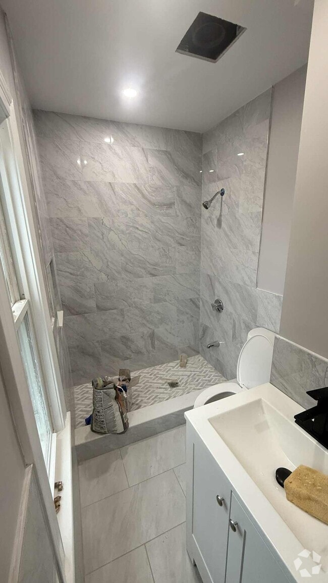 Building Photo - 5 Woodale Ave Unit 1 Rental