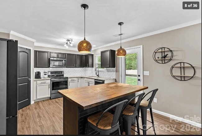 218 Valerie Dr
