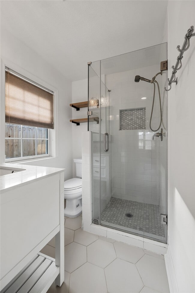 Photo - 2210 Nina Lee Ln