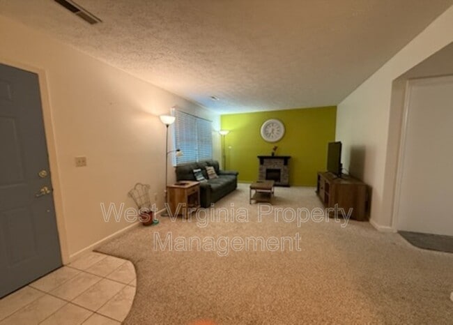 Photo - 406 Spruce Ln