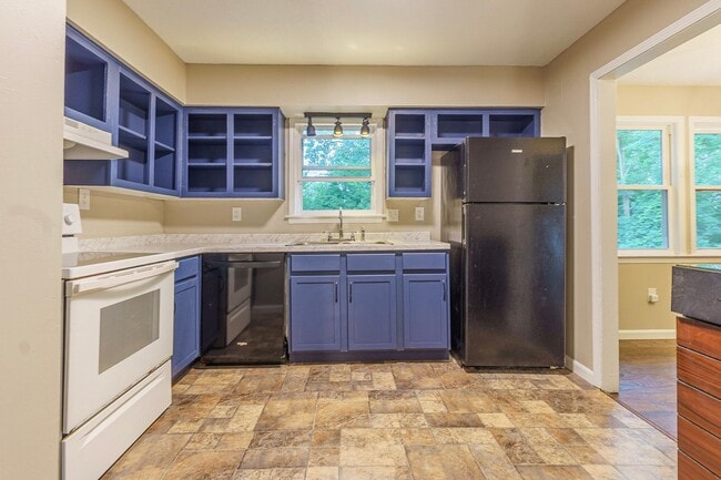 Photo - Rent greatly reduced PLUS Fall Special! 1/...