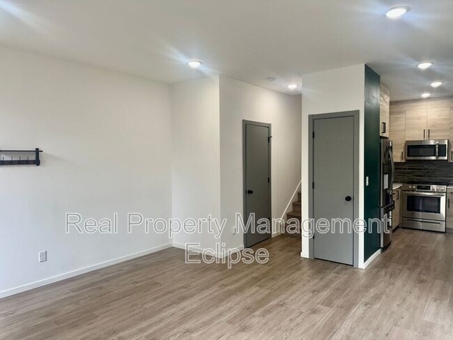 Photo - 541 S Cloverdale St Unit B