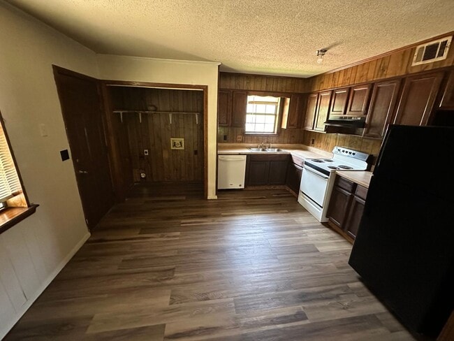 Photo - 401 W 19th St Unit 1