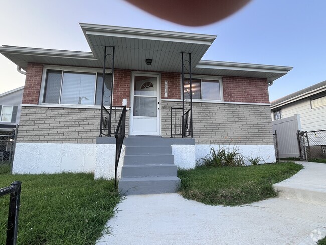 Building Photo - 7051 Lansdowne Ave Rental
