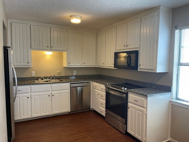 Building Photo - Casablanca Condo #121 Unit 121