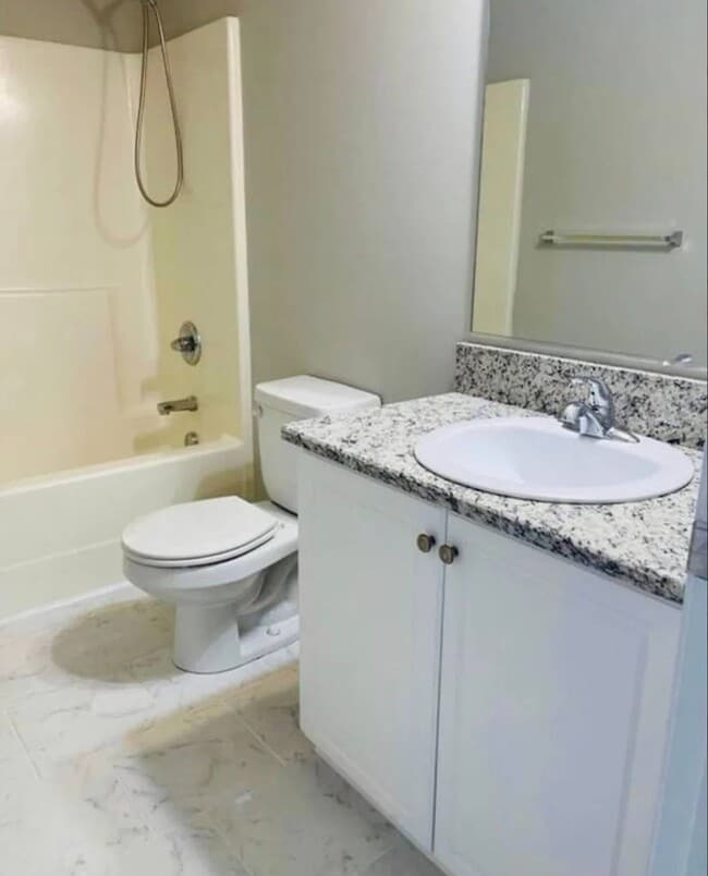 Photo - 1424 Oxpens Rd