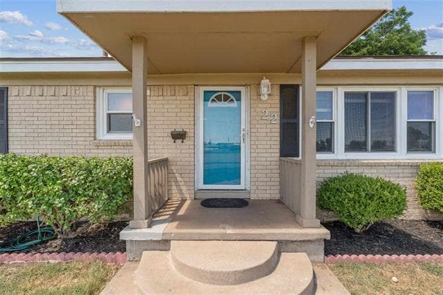 Photo - 22 NW 25th St