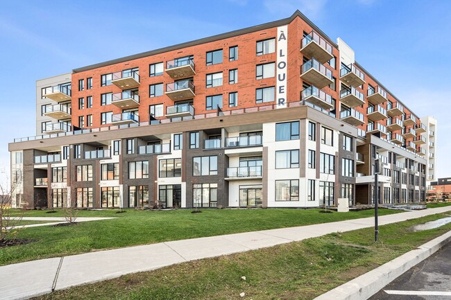 Building Photo - 125 Rue des Marronniers Unit 606