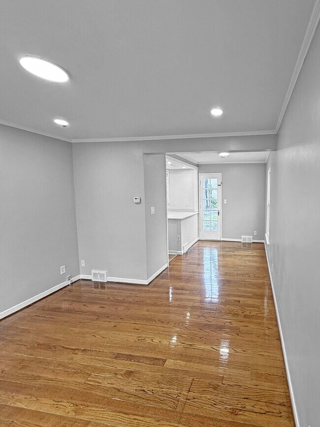 Photo - 3746 Brewster St