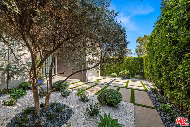 Photo - 6617 Lindenhurst Ave