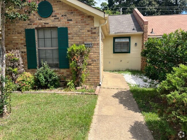 Building Photo - CUTE CUTE CUTE Single story townhome..