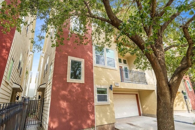 Building Photo - 1033 W 23rd St