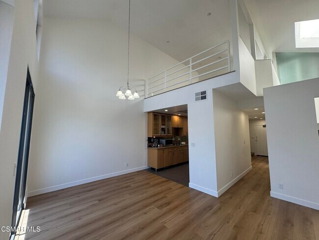 13331 Moorpark St