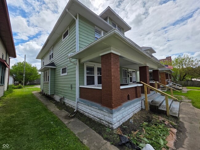 Photo - 557 N Dearborn St