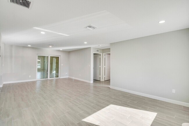 Photo - 548 SW 5th St