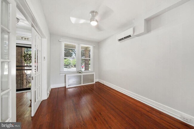 Photo - 747 Kentucky Ave SE