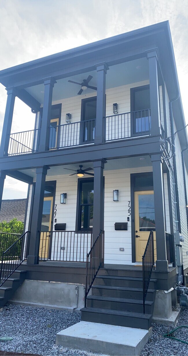 Photo - 725 Desire St Townhome