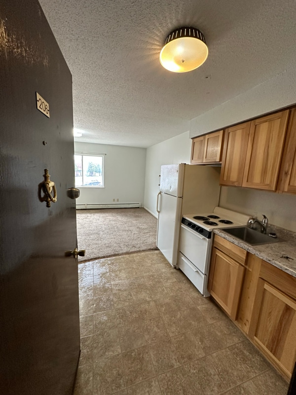 Building Photo - 320 Oak Ave N Rental