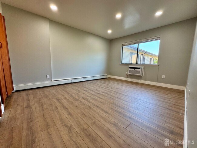 Photo - 1032 Cricket Ln
