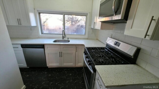 Building Photo - 106-31 156th St