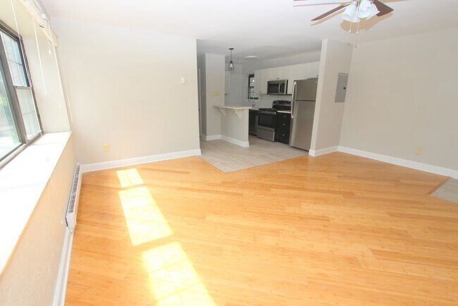 Photo - BENTLEY APARTMENTS -- 021